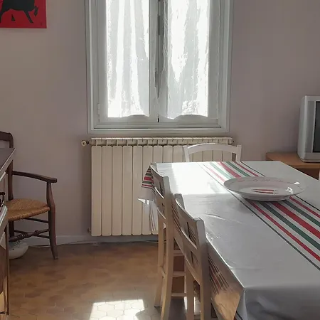 Maison 2 Chambres, Proche Et Commerces à - Fr-1-239-1137 *