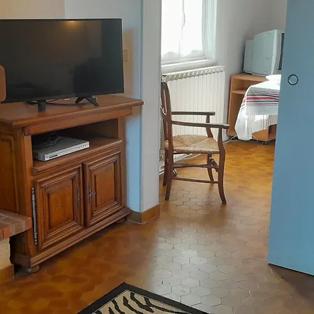 Maison 2 Chambres, Proche Et Commerces à - Fr-1-239-1137 *